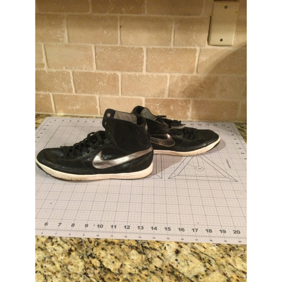 Men's Nike High Top Sneakers Size 10 Black and Silver - Picture 1 of 4